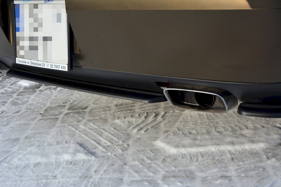 Maxton Design - Aftermarket CENTRAL REAR SPLITTER DODGE CHALLENGER MK3 PHASE-1 SRT8 COUPE (WITHOUT VERTICAL BARS) (2008-14)