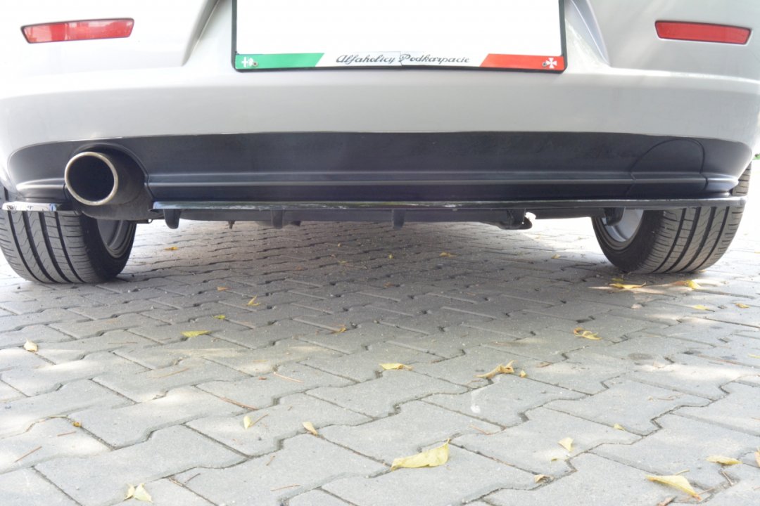 Maxton Design - Aftermarket  CENTRAL REAR SPLITTER ALFA ROMEO 159 (WITH VERTICAL BARS)