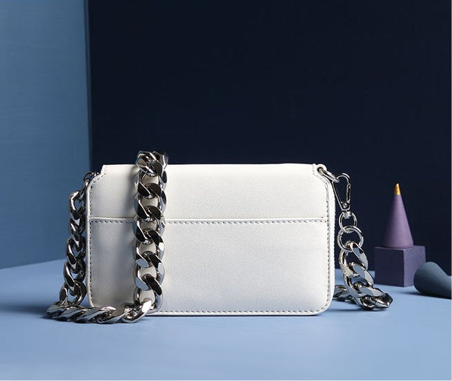 Thick chain shoulder bag