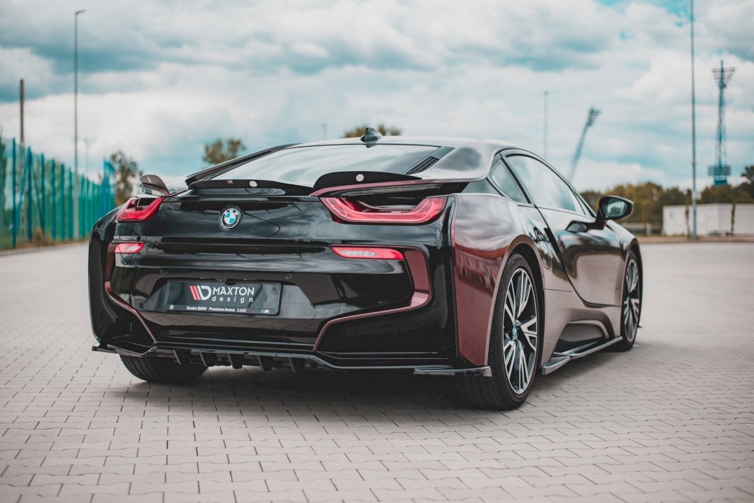 Maxton Design - Aftermarket  CENTRAL REAR SPLITTER (W/ VERTICAL BARS) BMW I8 (2014-2020)