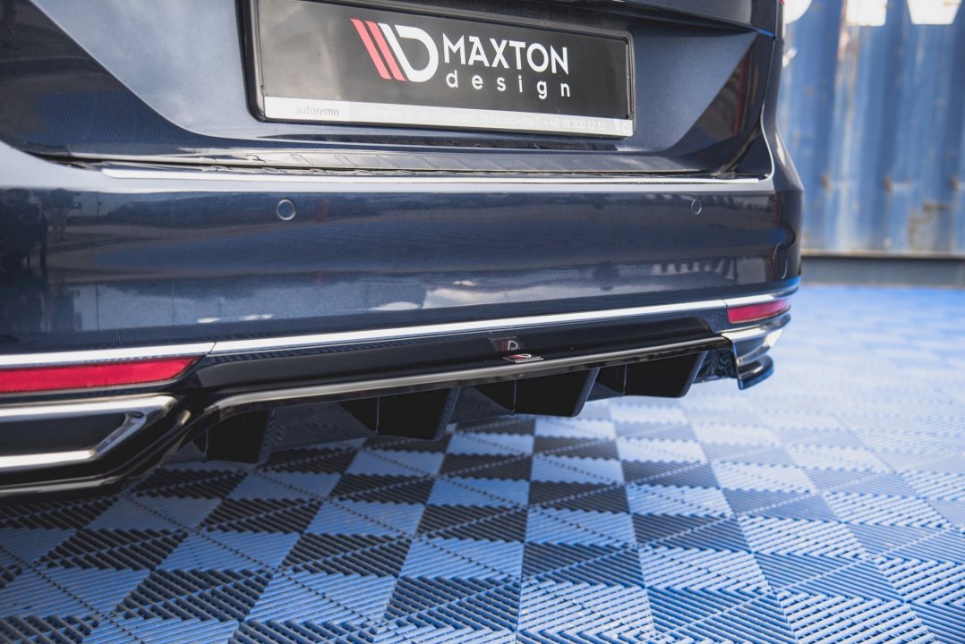 Maxton Design - Aftermarket  Central Rear Splitter (W/ Vertical Bars) VW Passat B8 (2014-2019)