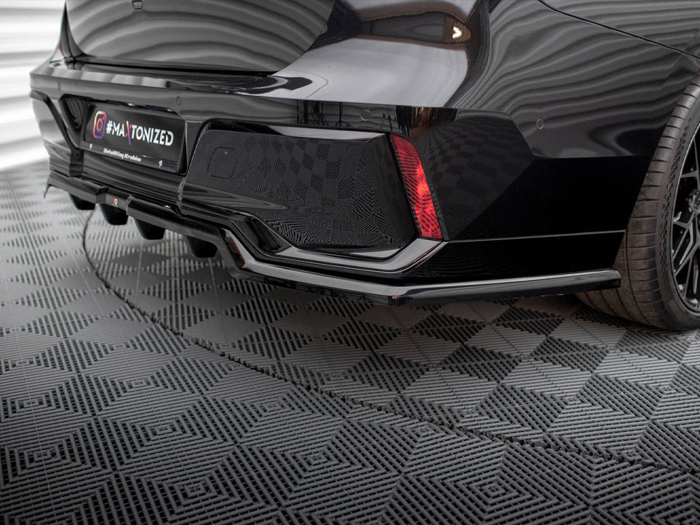 Maxton Design - Aftermarket  CENTRAL REAR SPLITTER (VERTICAL BARS) BMW 7 M-PACK G70