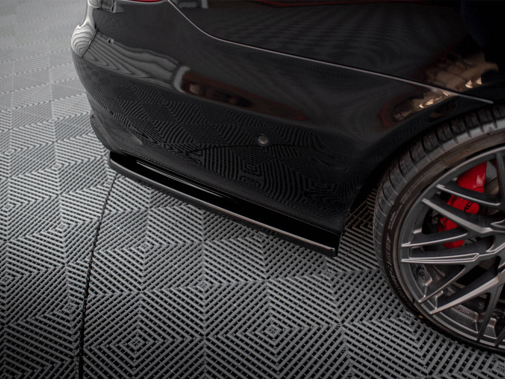 Maxton Design - Aftermarket  CENTRAL REAR SPLITTER (VERTICAL BARS) MERCEDES-BENZ E63 AMG SEDAN W212 FACELIFT (2012-2014)