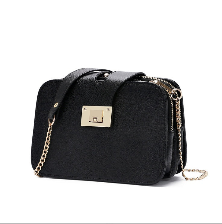 Chain shoulder bag