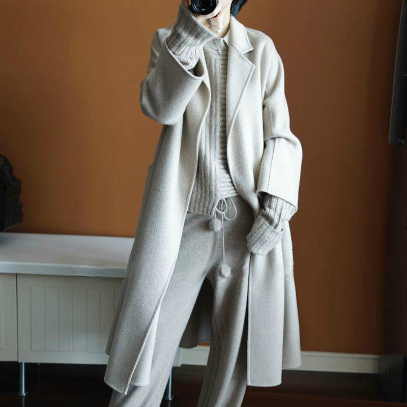 A minimalist mid-length woolen coat