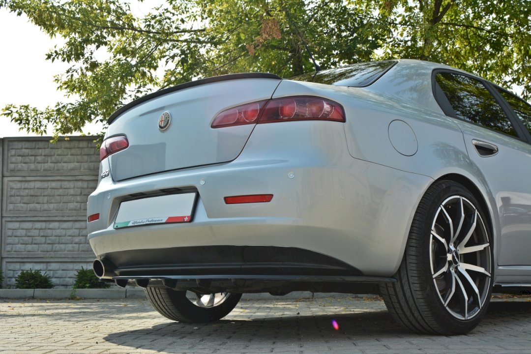 Maxton Design - Aftermarket  CENTRAL REAR SPLITTER ALFA ROMEO 159 (WITH VERTICAL BARS)