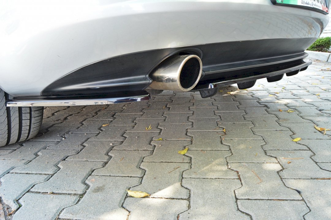 Maxton Design - Aftermarket  CENTRAL REAR SPLITTER ALFA ROMEO 159 (WITH VERTICAL BARS)