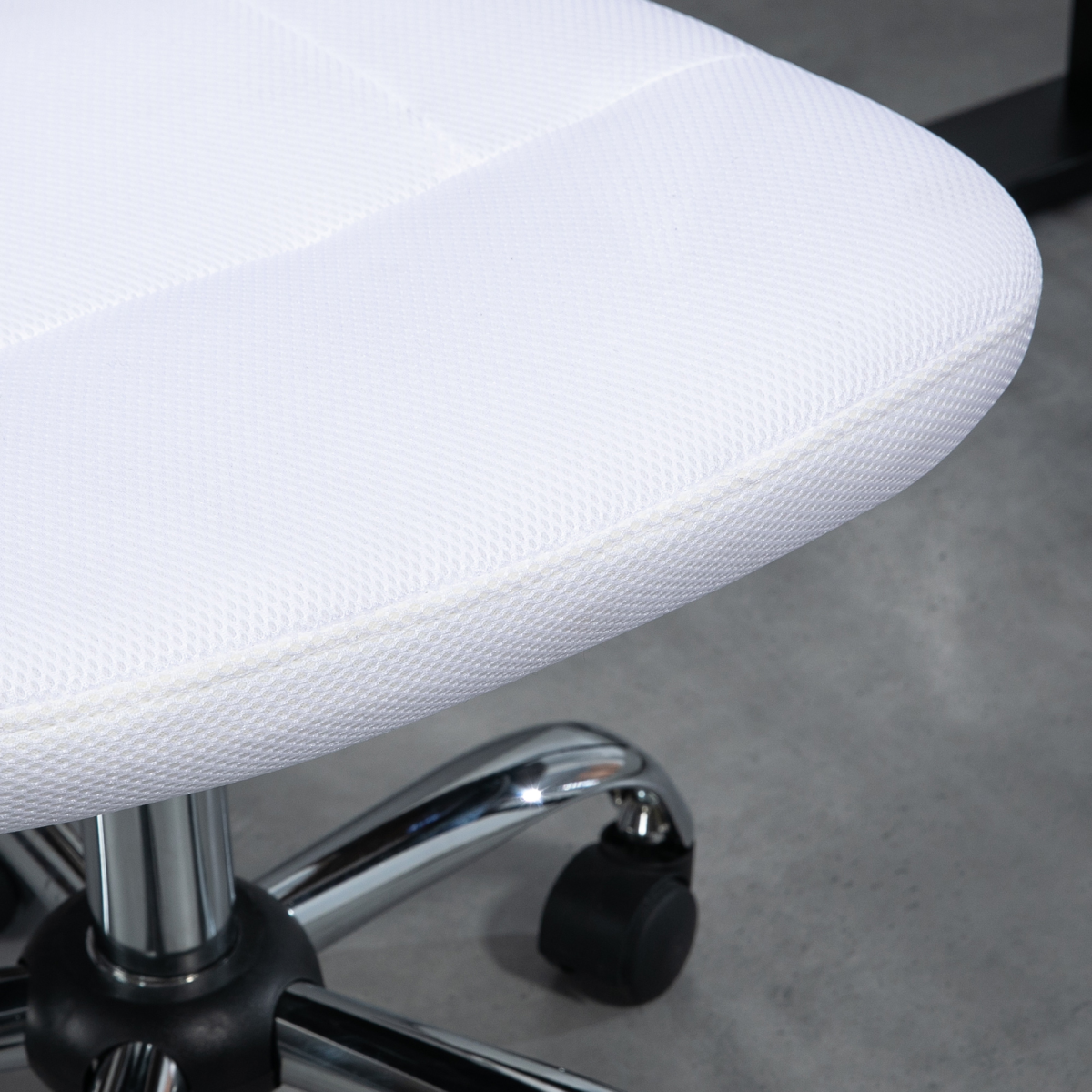 Vinsetto Armless Office Chair with Adjustable Height Mesh Back Wheels White