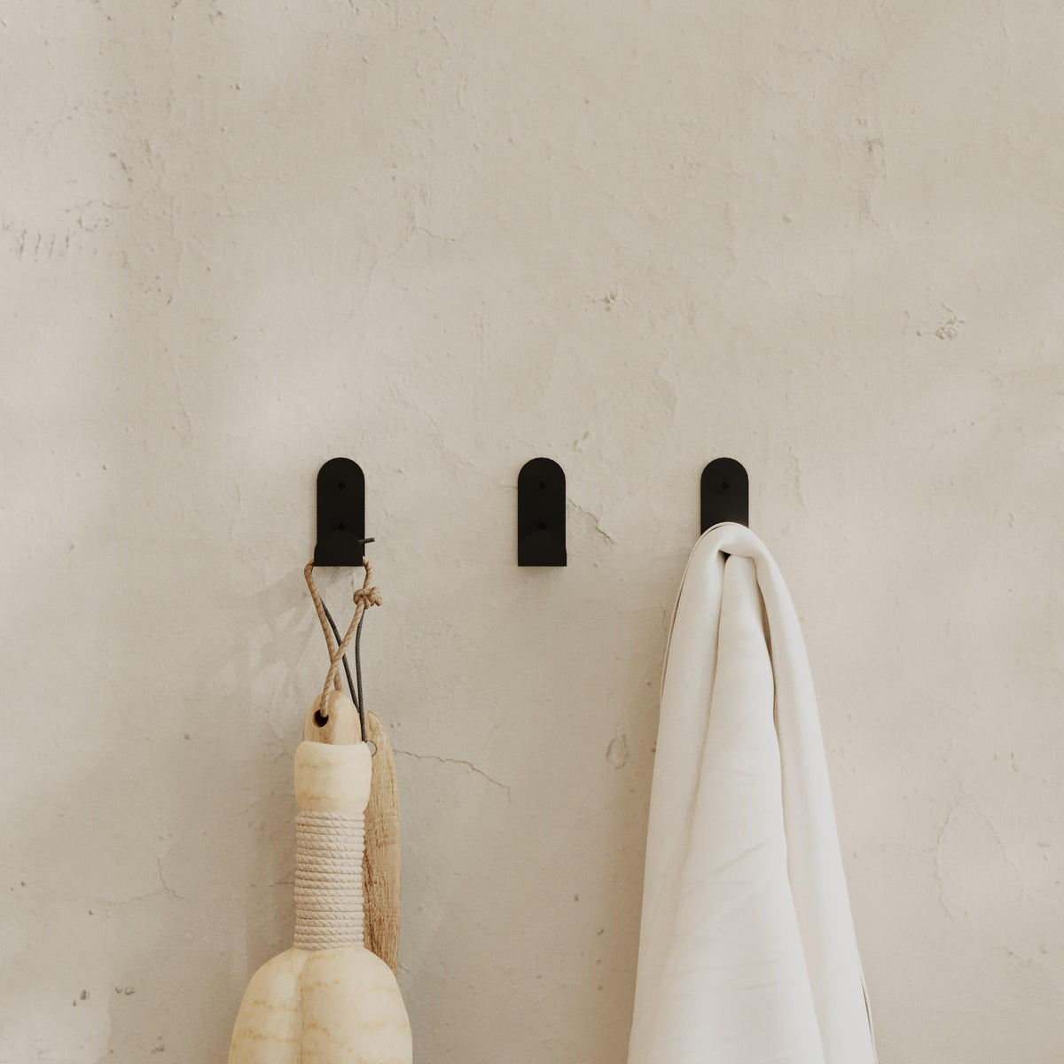 Leny Metal Hanger Set of 3 - Black