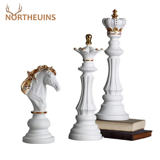 NORTHEUINS Resin Chess Piece Ornament – Black or White
