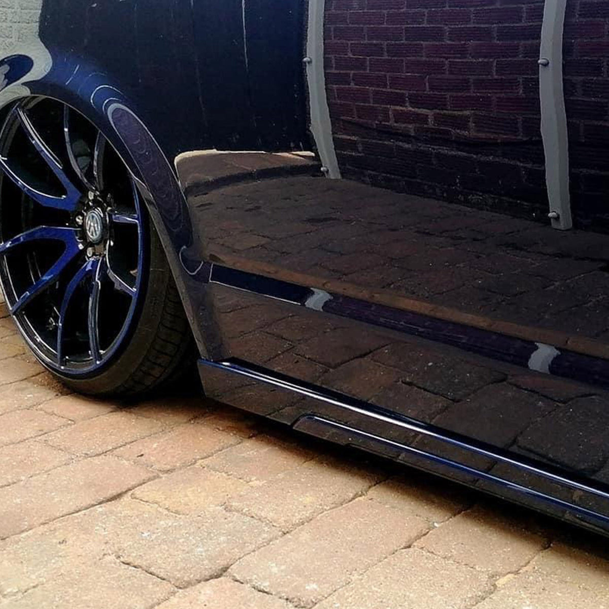 For VW T5, T5.1 LWB Side Skirts Deep Black Plastic Painted and Ready to Fit (B-Grade)