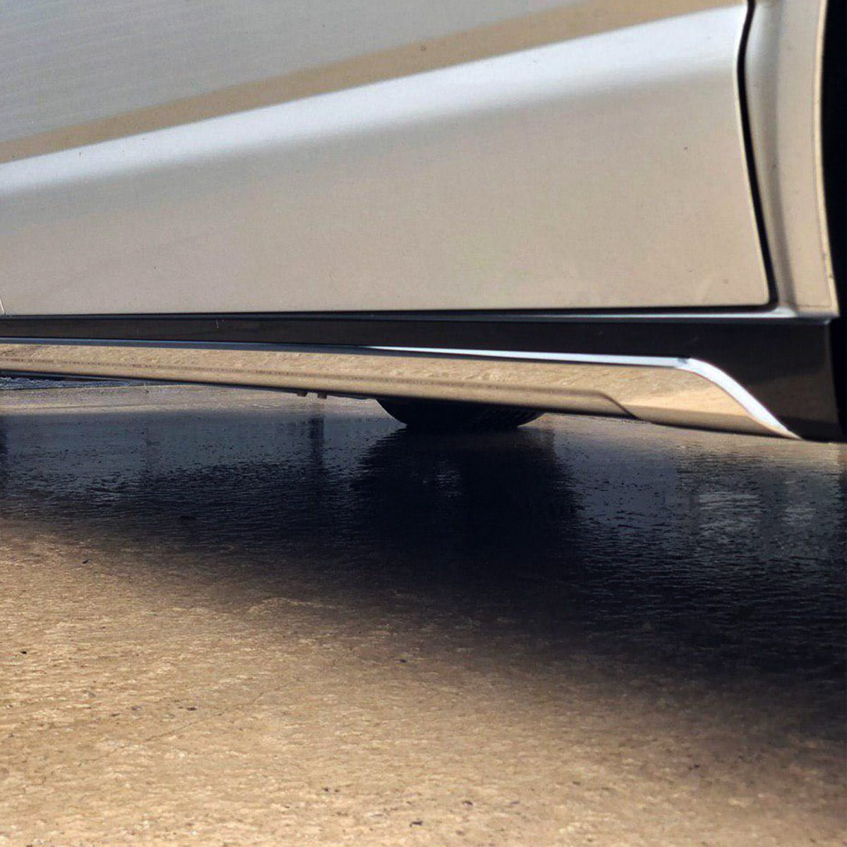 For VW T5, T5.1 SWB Side Skirts Deep Black Plastic Painted and Ready to Fit (B-Grade)