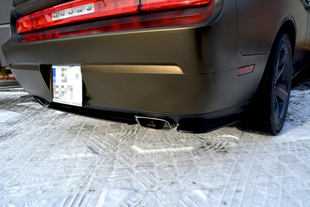 Maxton Design - Aftermarket  CENTRAL REAR SPLITTER DODGE CHALLENGER MK3 PHASE-1 SRT8 COUPE (WITHOUT VERTICAL BARS) (2008-14)