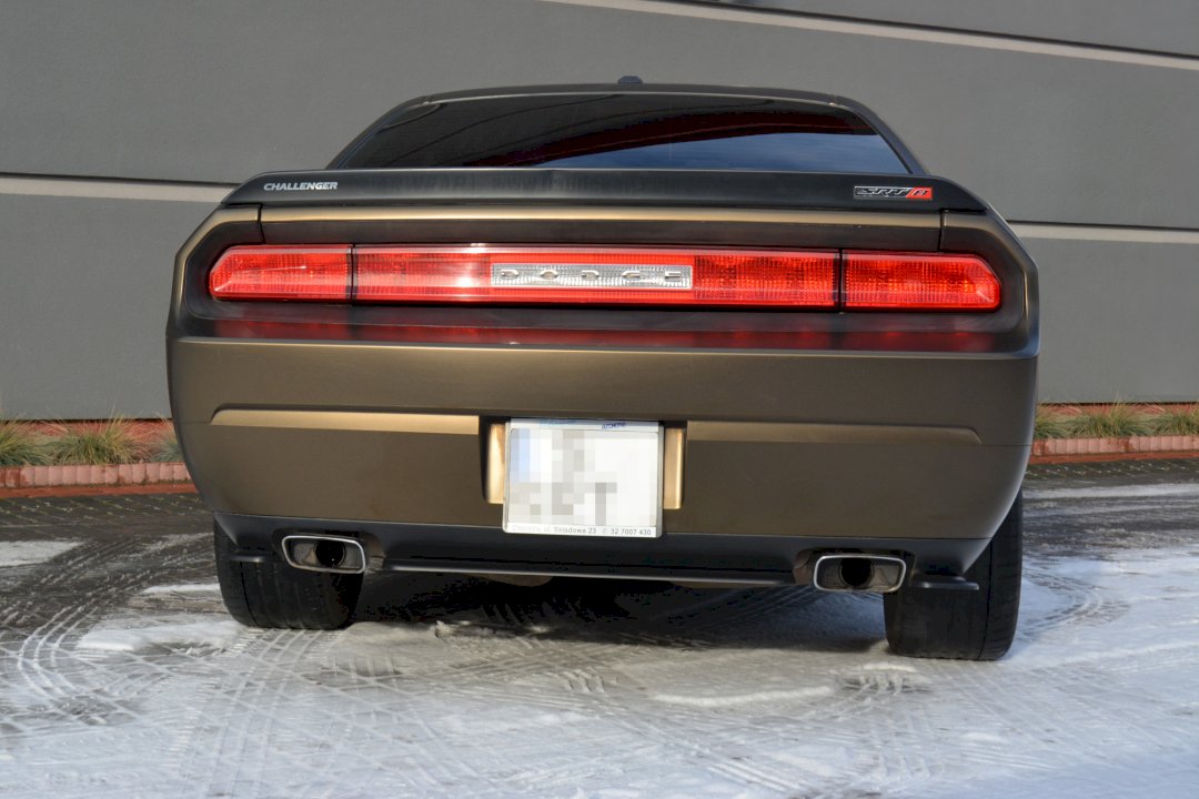 Maxton Design - Aftermarket  CENTRAL REAR SPLITTER DODGE CHALLENGER MK3 PHASE-1 SRT8 COUPE (WITHOUT VERTICAL BARS) (2008-14)