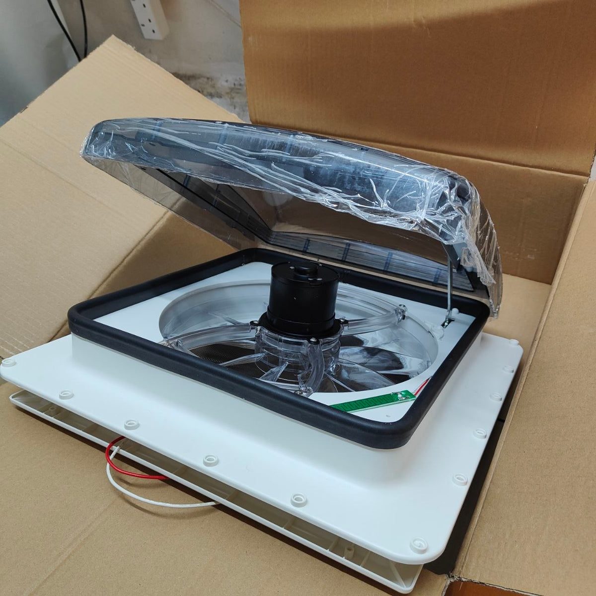 Caravan Roof Vent Fan 40x40cm Rain Sensor 10 Speed Remote Ventilation