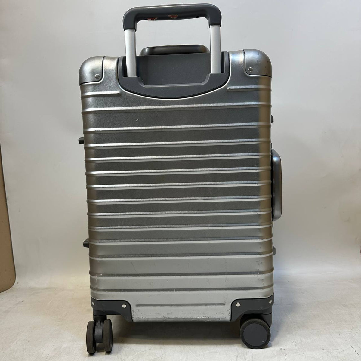 Aluminium Carry On Suitcase 55cm 40L TSA Lock 8 Spinner Wheels Silver Luggex