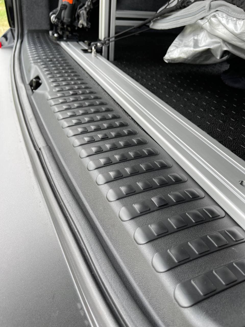 For VW T6 V3 Tailgate Threshold Cover + Side Step